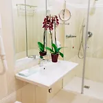 Sar'otel Boutique Tiran