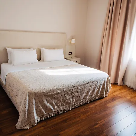 Sar'otel Boutique